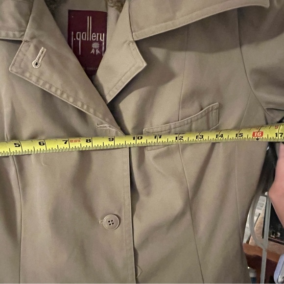 Tan trench coat with removable liner - Picture 4 of 11